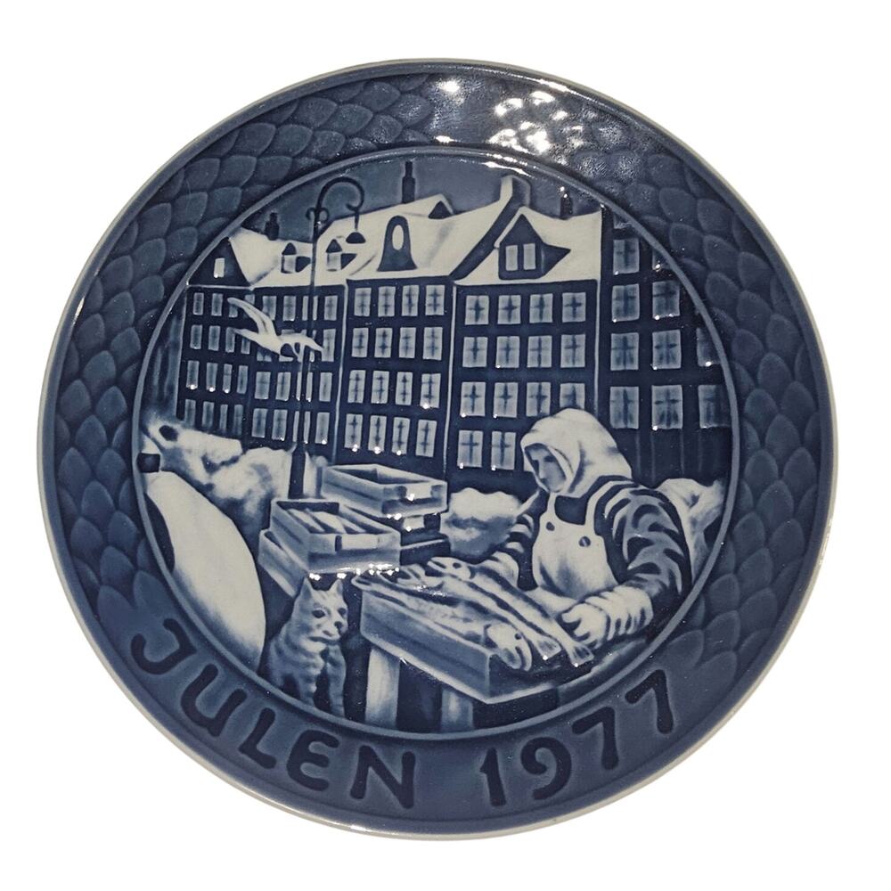vintage 1977 collector's plate, titled Fishwives At Gammelstrand "The Fishwife"